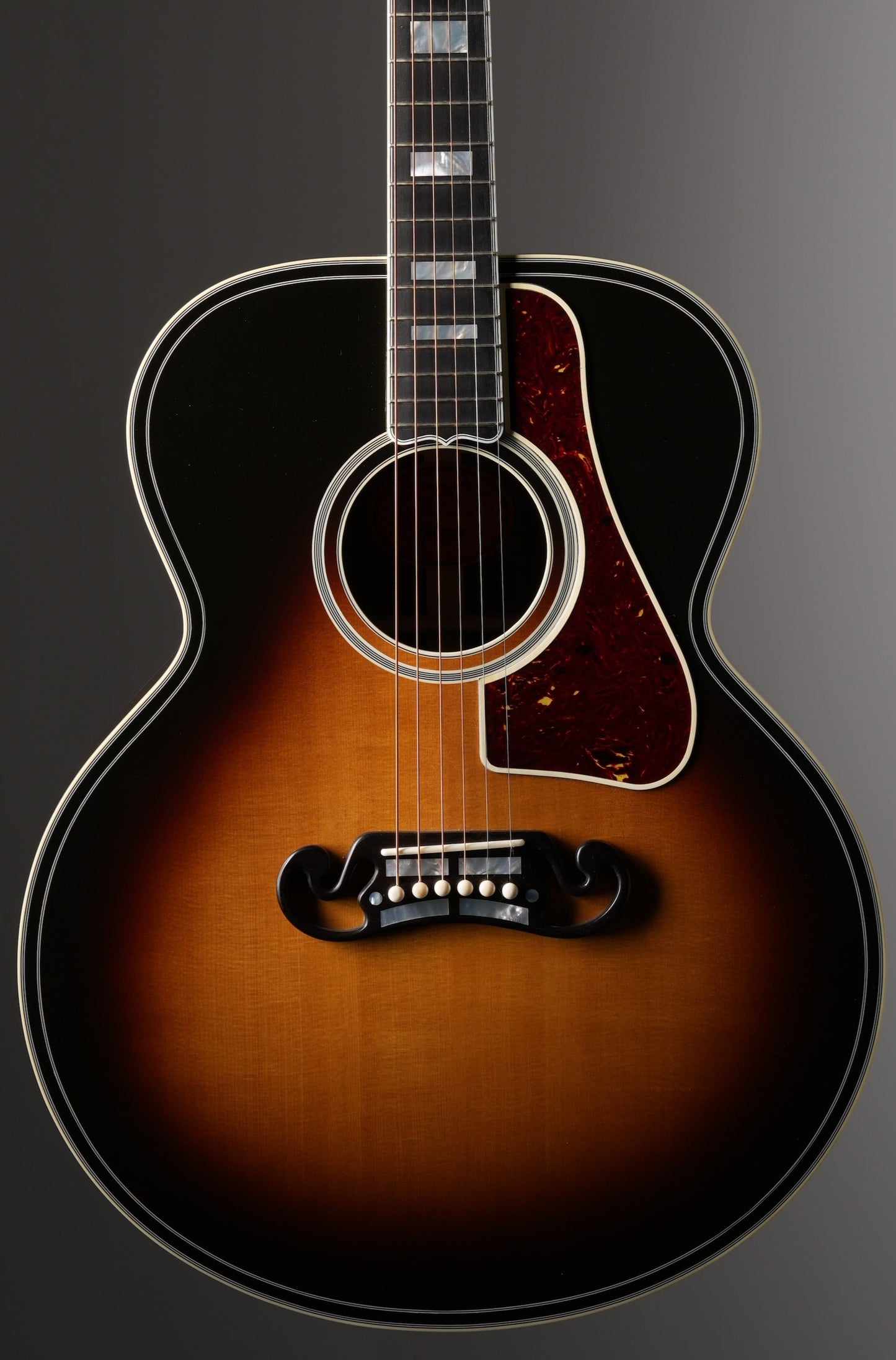 Gibson SJ-200 Western Classic Acoustic Guitar - Vintage Sunburst, incl. OHSC