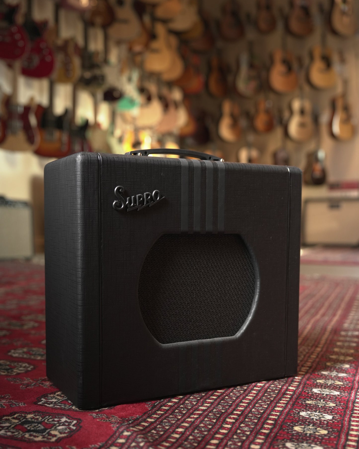 Supro Delta King 10 5w 1x10" Tube Guitar Amp Combo - Black Tolex w/ Black Stripes