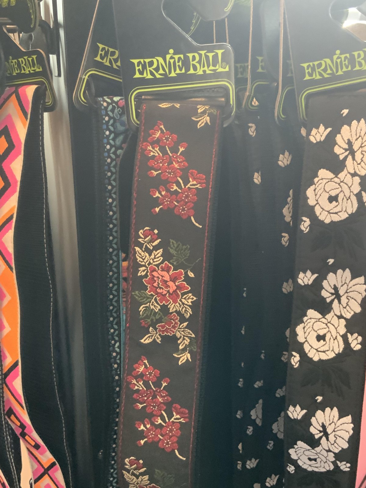 Ernie Ball Classic Jacquard Guitar Strap/Bass Strap - Red Rose