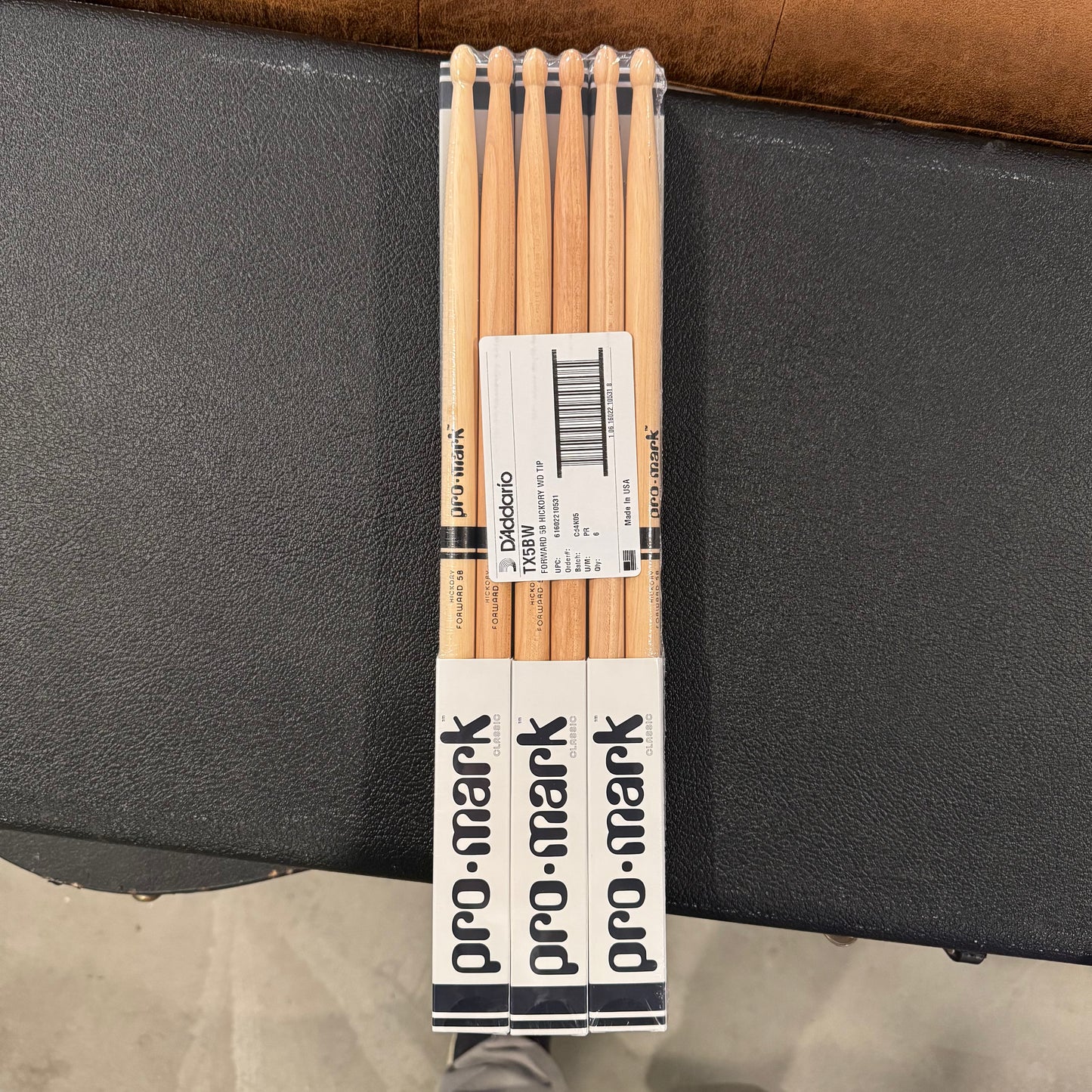 D'addario Classic Forward 5B Hickory Oval Wood Tip Promark Drum Sticks