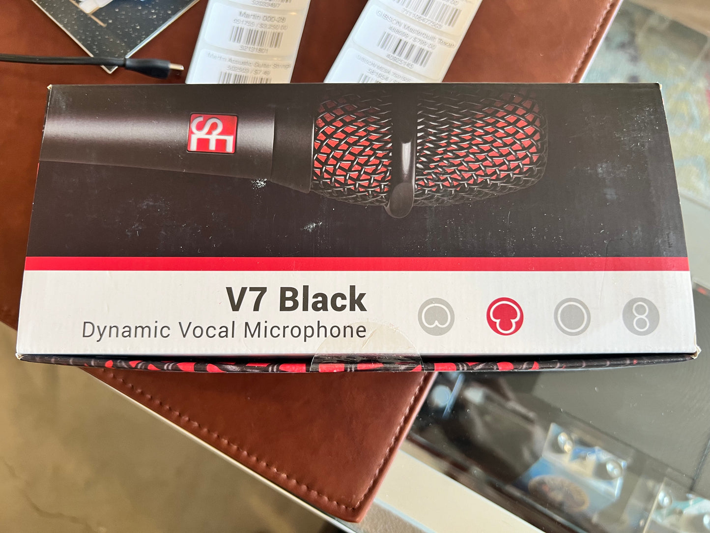 Se V7 Black Dynamic Vocal Microphone