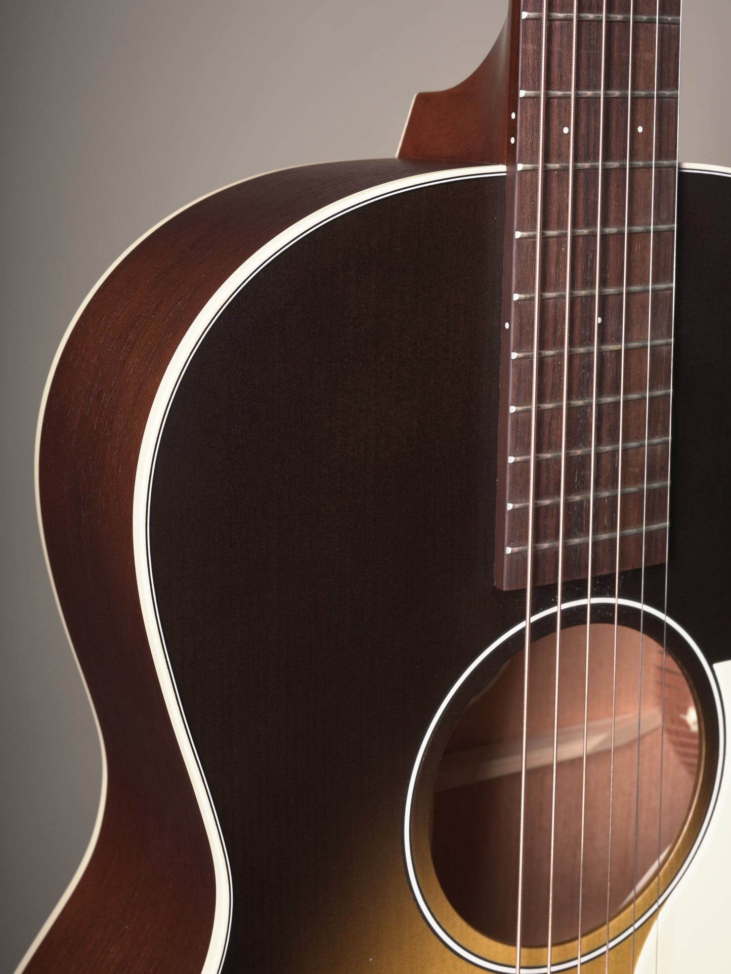 Iris (2025) RCM-000 Acoustic Guitar - Cremona Burst, incl. OHSC