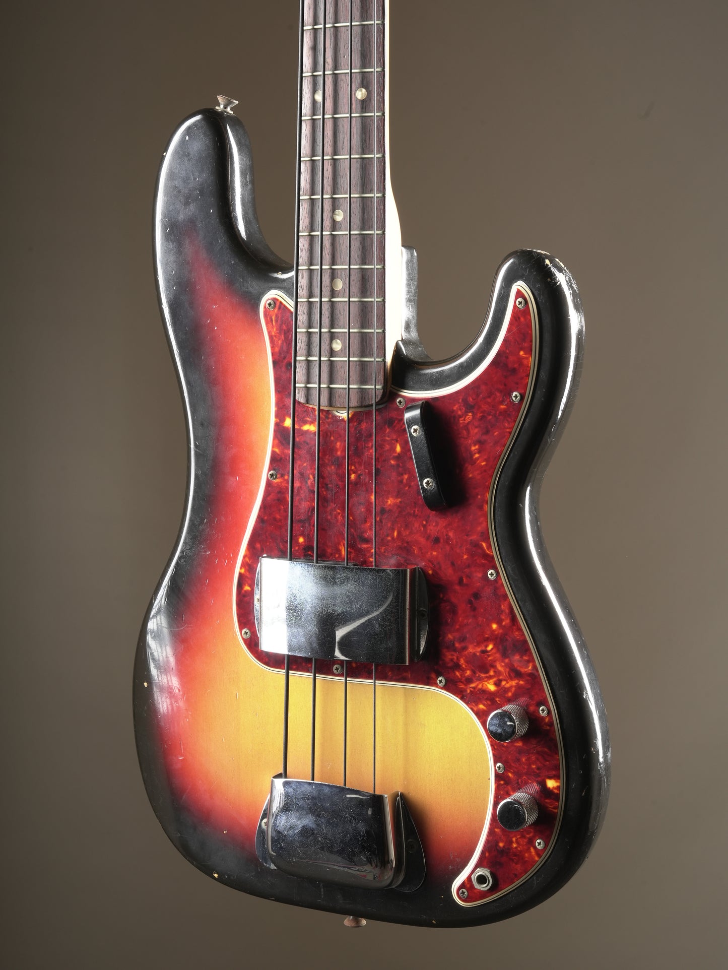 Fender (1966) Precision Bass - Three-tone sunburst, incl. HSC.