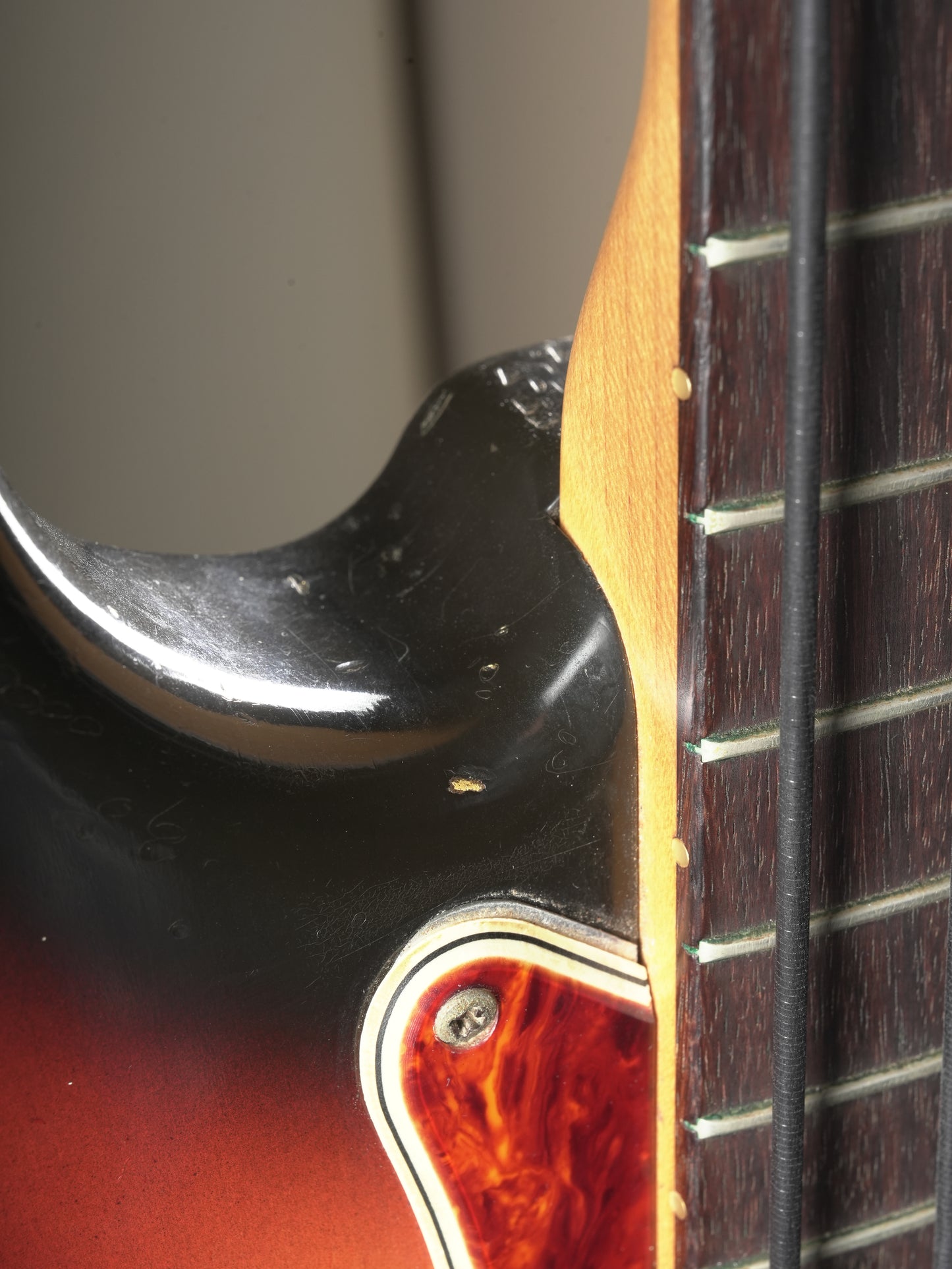 Fender (1966) Precision Bass - Three-tone sunburst, incl. HSC.