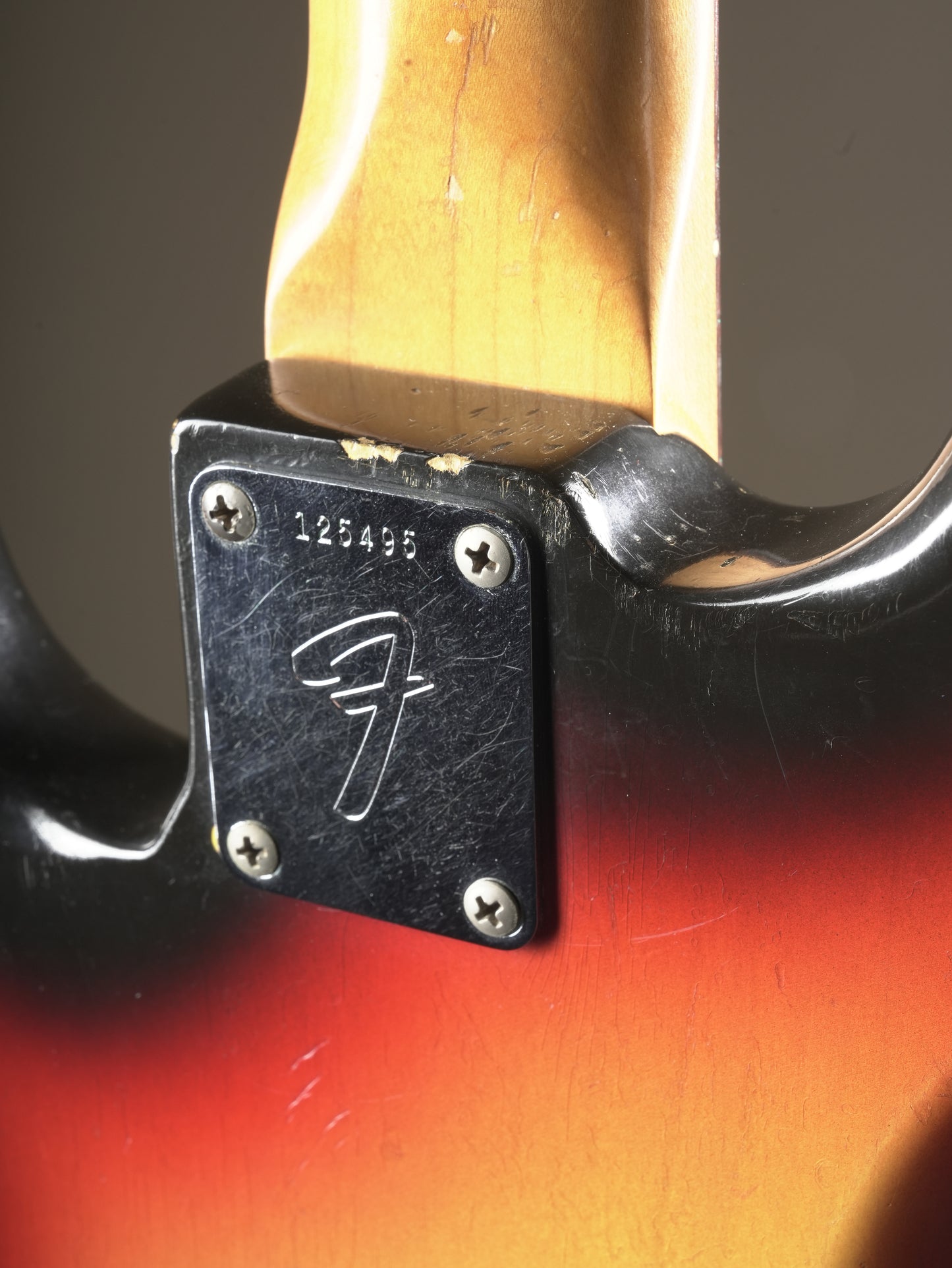 Fender (1966) Precision Bass - Three-tone sunburst, incl. HSC.