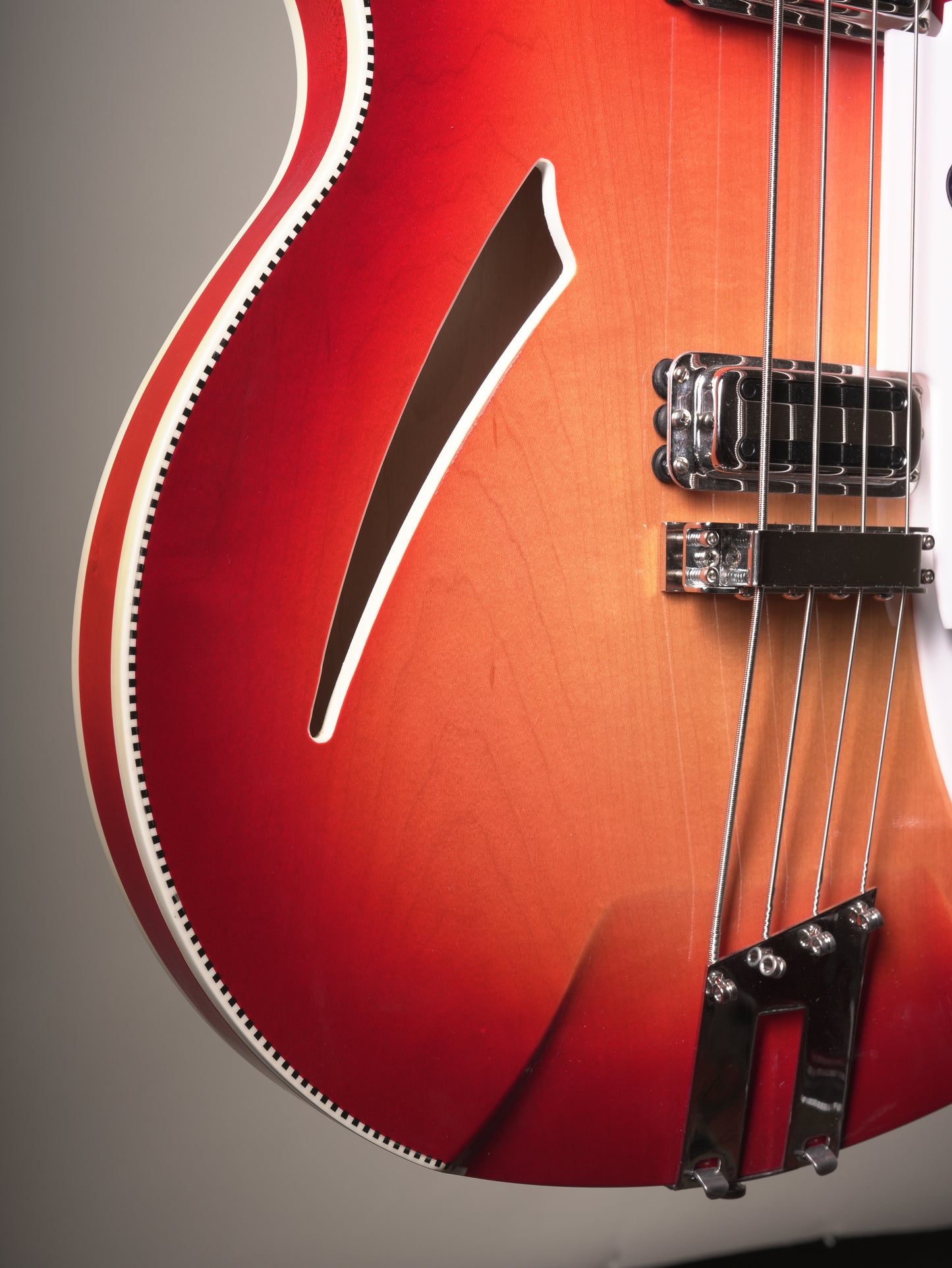 Rickenbacker (2021) 4005xc Semi-Hollow Bass - Amber fireglo, incl. OHSC