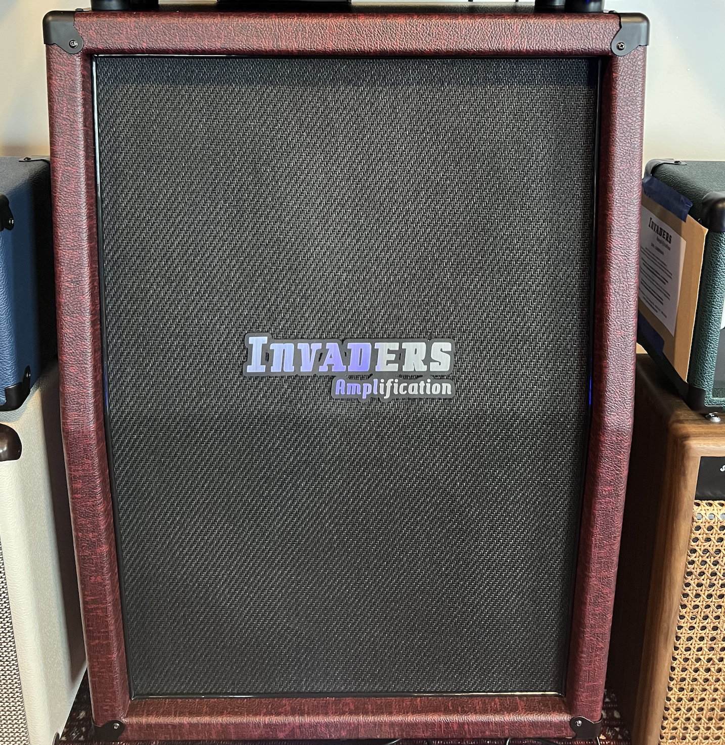 Invaders Amplification 2 X 12” Angled Serie 9 – 9212 Guitar Cab - Redwine - Celestion Heritage 65