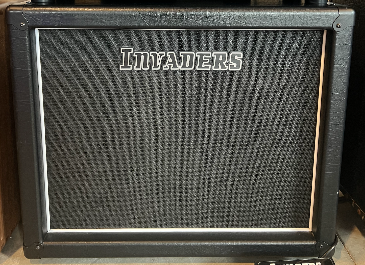 Invaders Amplification 1 X 12” Serie 9 – 9112 Guitar Cab - Black Taurus - Celestion Heritage 65