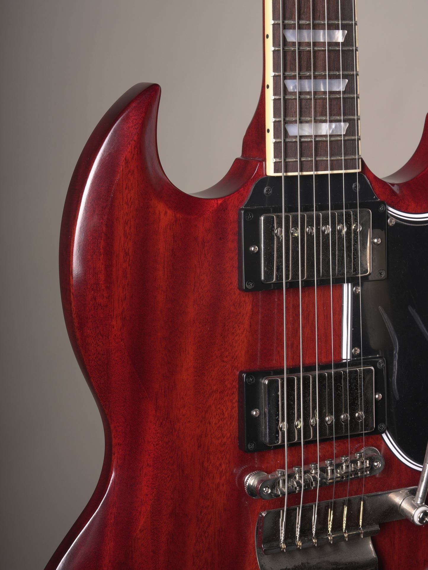 Epiphone (2025) "Inspired by Gibson Custom Shop" 1964 SG Standard Maestro Vibrola - Cherry, incl. OHSC
