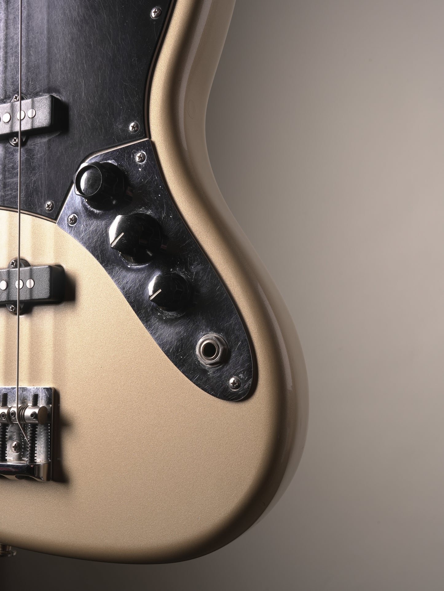 Fender (2006) American Standard Jazz Bass 5 String Electric Bass - Shoreline Gold, incl. OHSC