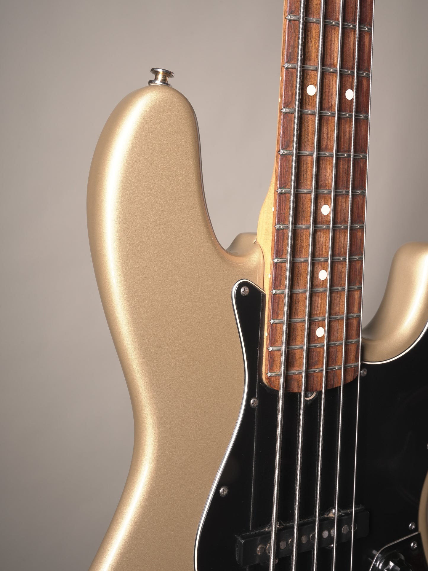 Fender (2006) American Standard Jazz Bass 5 String Electric Bass - Shoreline Gold, incl. OHSC