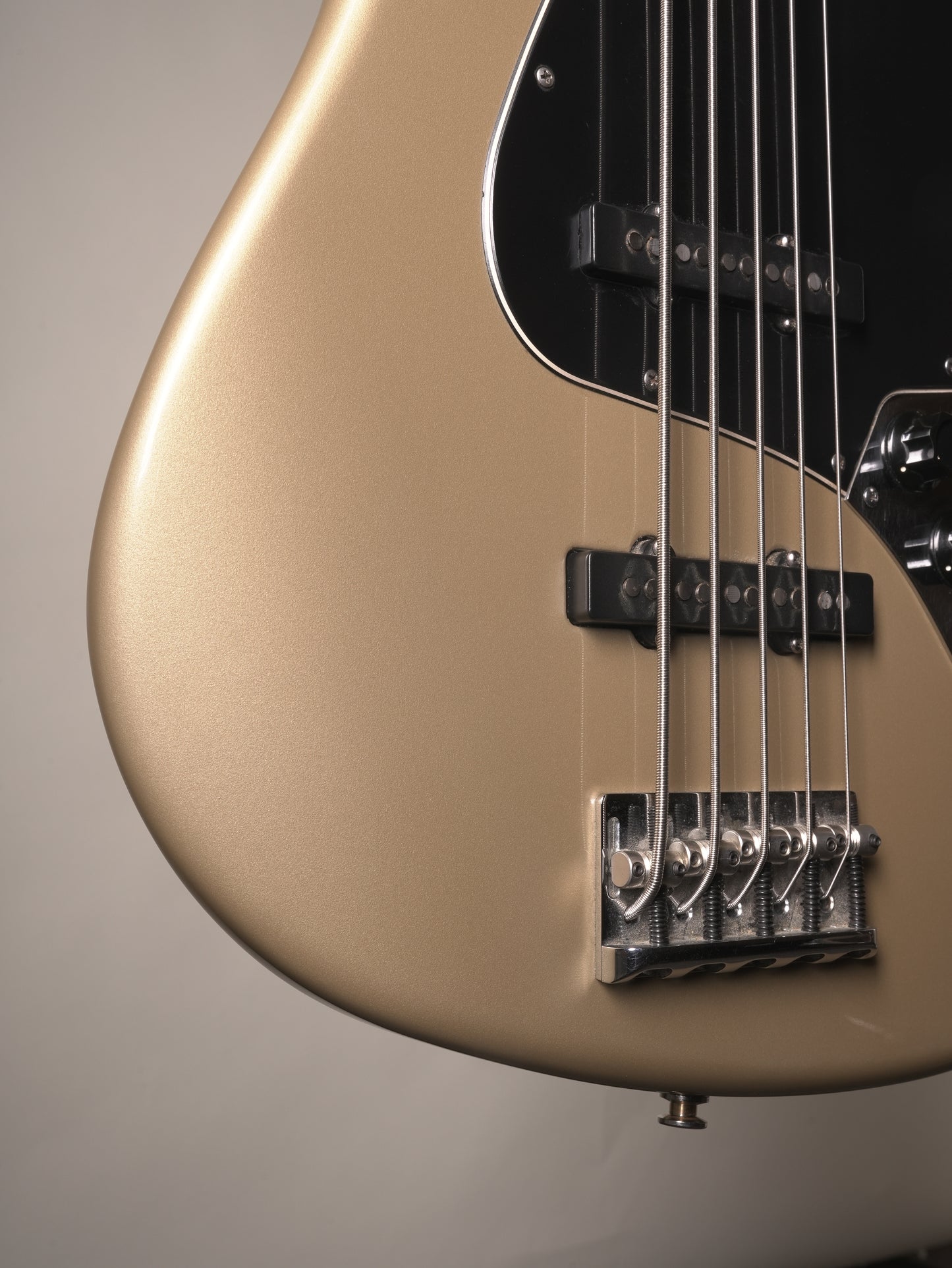 Fender (2006) American Standard Jazz Bass 5 String Electric Bass - Shoreline Gold, incl. OHSC