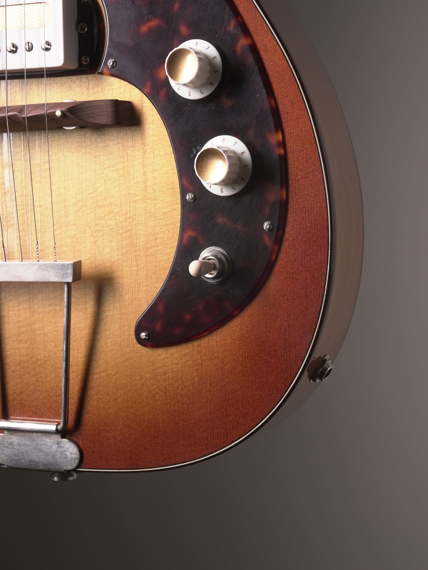 Bruce Guitars Jayne 2-S Hollowbody Electric Guitar - Sunburst, incl. OHSC