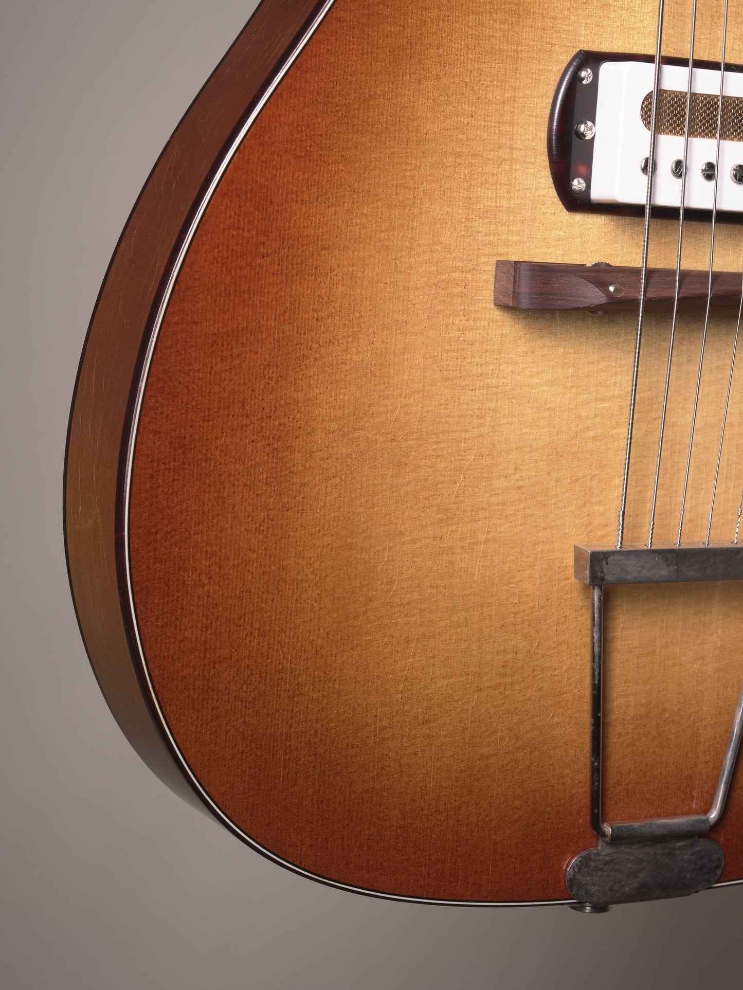 Bruce Guitars Jayne 2-S Hollowbody Electric Guitar - Sunburst, incl. OHSC