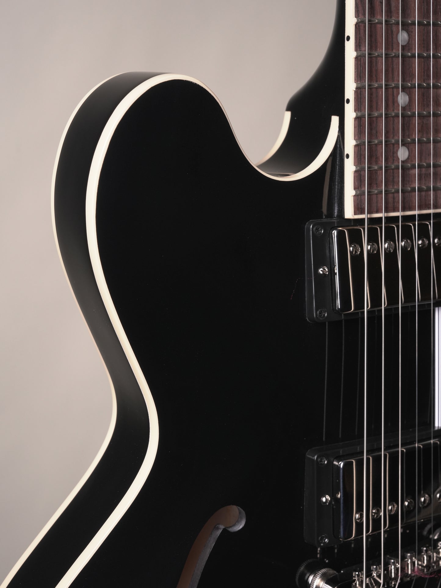 Gibson ES-335 Semi-Hollow Electric Guitar - Ebony w/ OHSC
