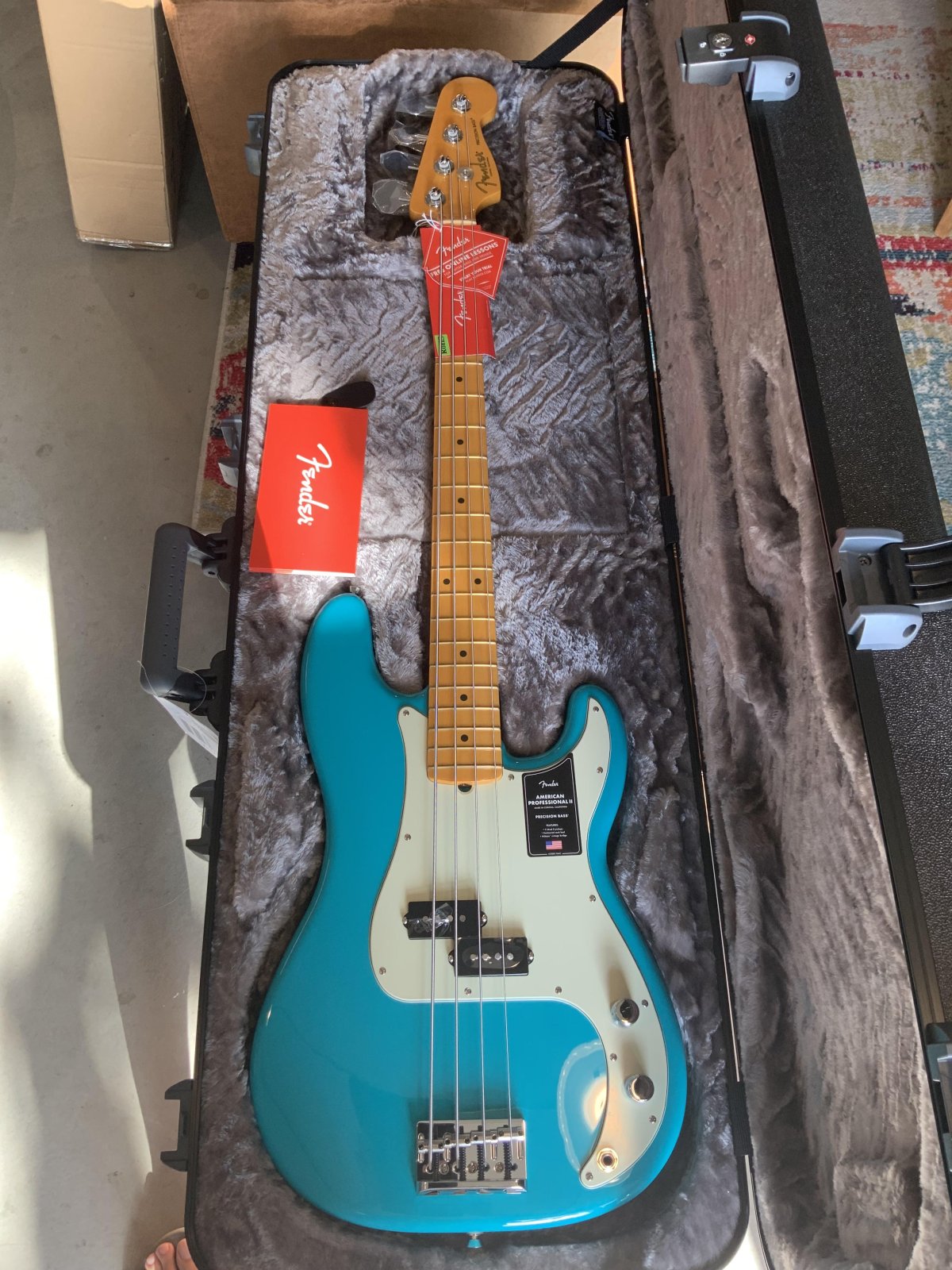 FENDER American Professional II Precision Bass® Miami Blue