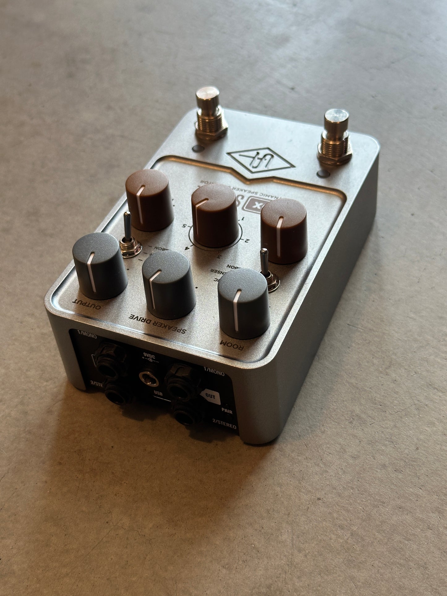 Universal Audio OX Stomp Dynamic Speaker Emulation Guitar Pedal