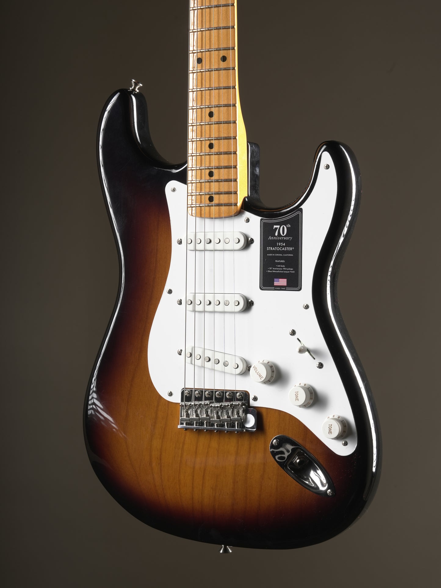 Fender (2024) 70th Anniversary American Vintage II 1954 Stratocaster electric guitar - Sunburst, incl. OHSC