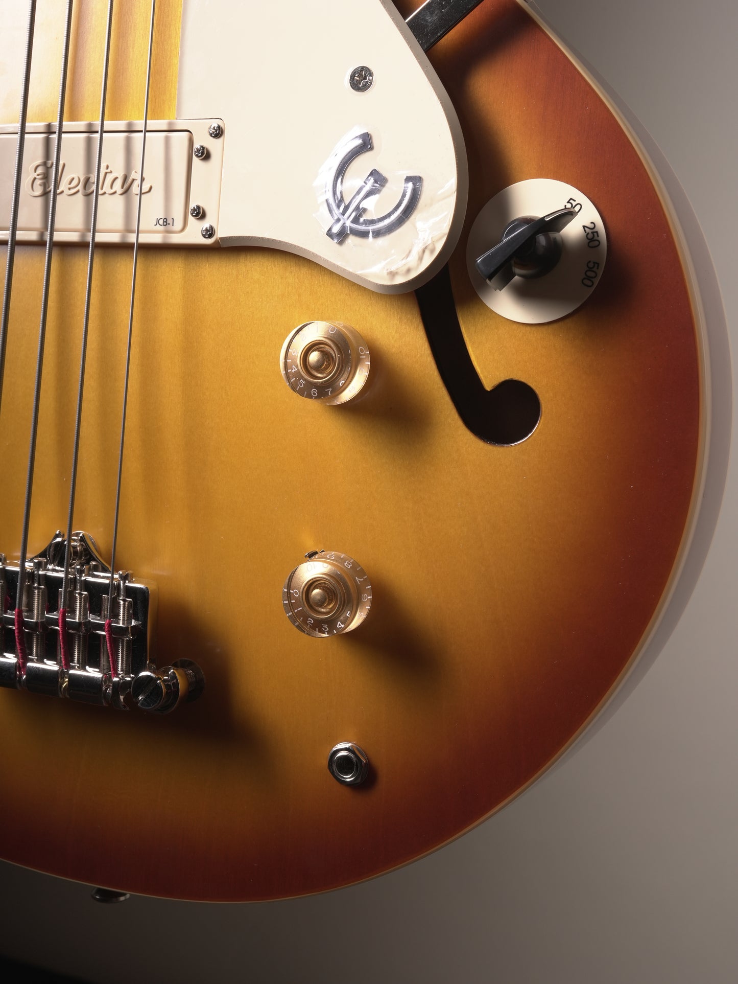 Epiphone Jack Casady Fretless Semi-hollow Electric Bass - Aged Royal Tan, incl. Gigbag