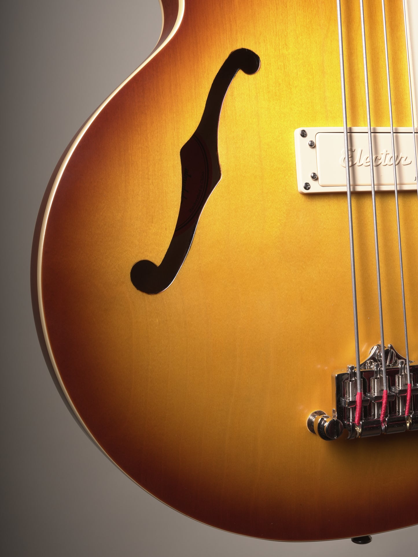 Epiphone Jack Casady Fretless Semi-hollow Electric Bass - Aged Royal Tan, incl. Gigbag
