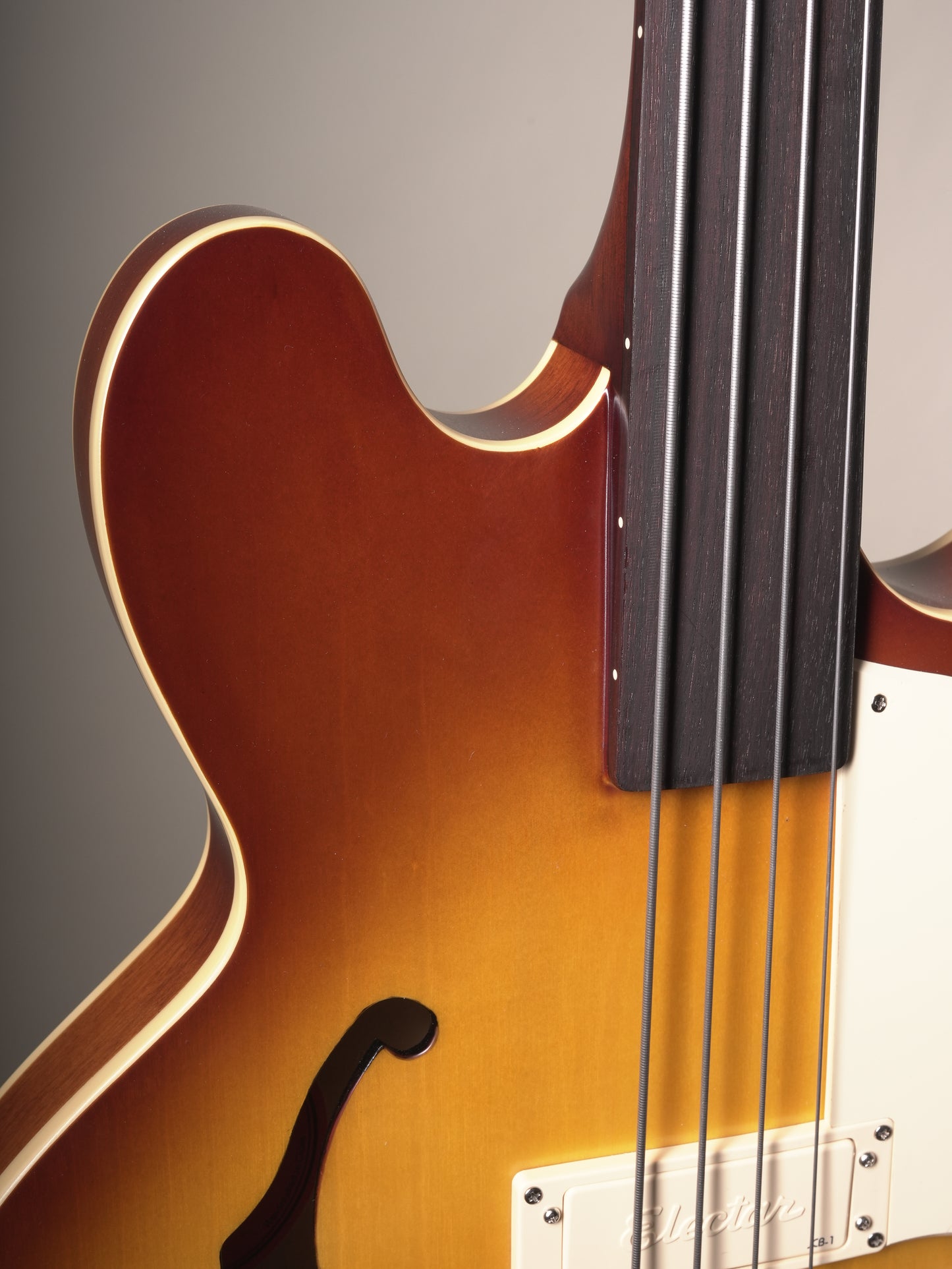 Epiphone Jack Casady Fretless Semi-hollow Electric Bass - Aged Royal Tan, incl. Gigbag