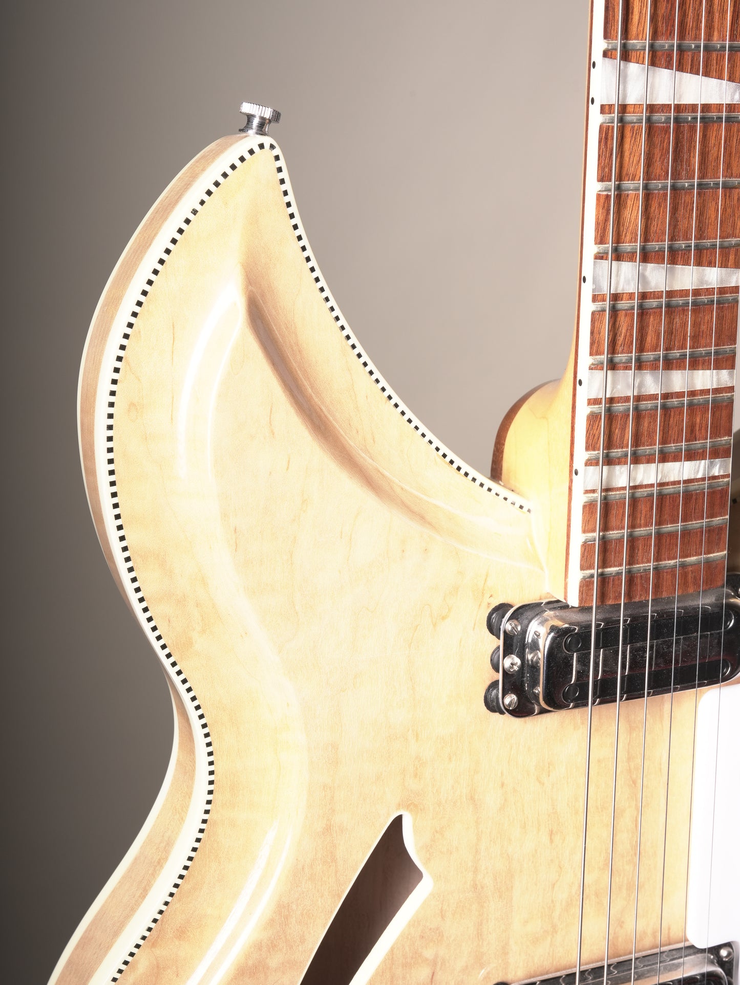 Rickenbacker (2013) 381 Semi-Hollow Electric Guitar - Mapleglo, incl. OHSC
