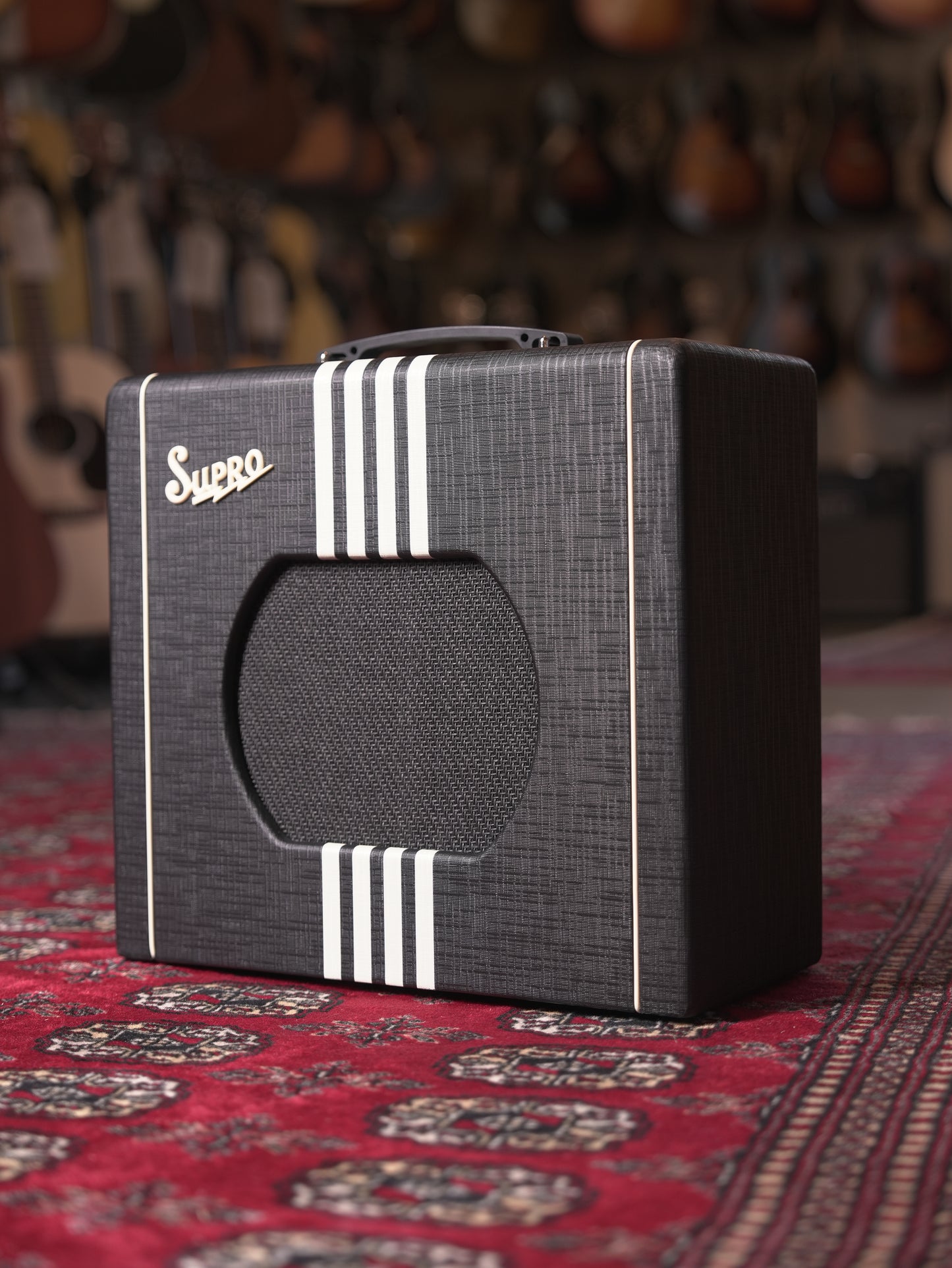 Supro Delta King 10 5w 1x10" Combo Tube Guitar Amp - Black w/ Cream Stripes