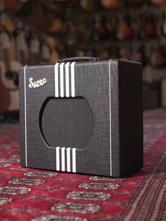 Supro Delta King 10 5w 1x10" Combo Tube Guitar Amp - Black w/ Cream Stripes