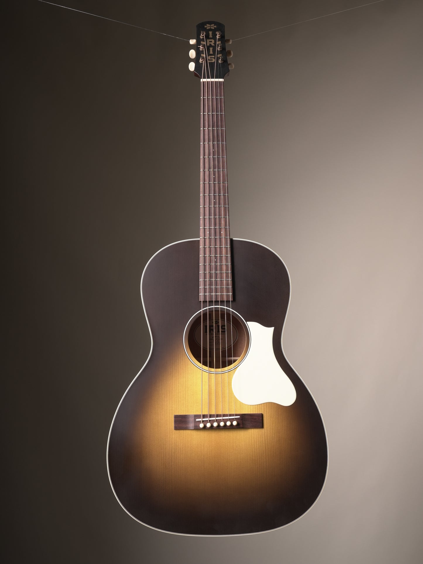 Iris (2025) RCM-000 Acoustic Guitar - Cremona Burst, incl. OHSC