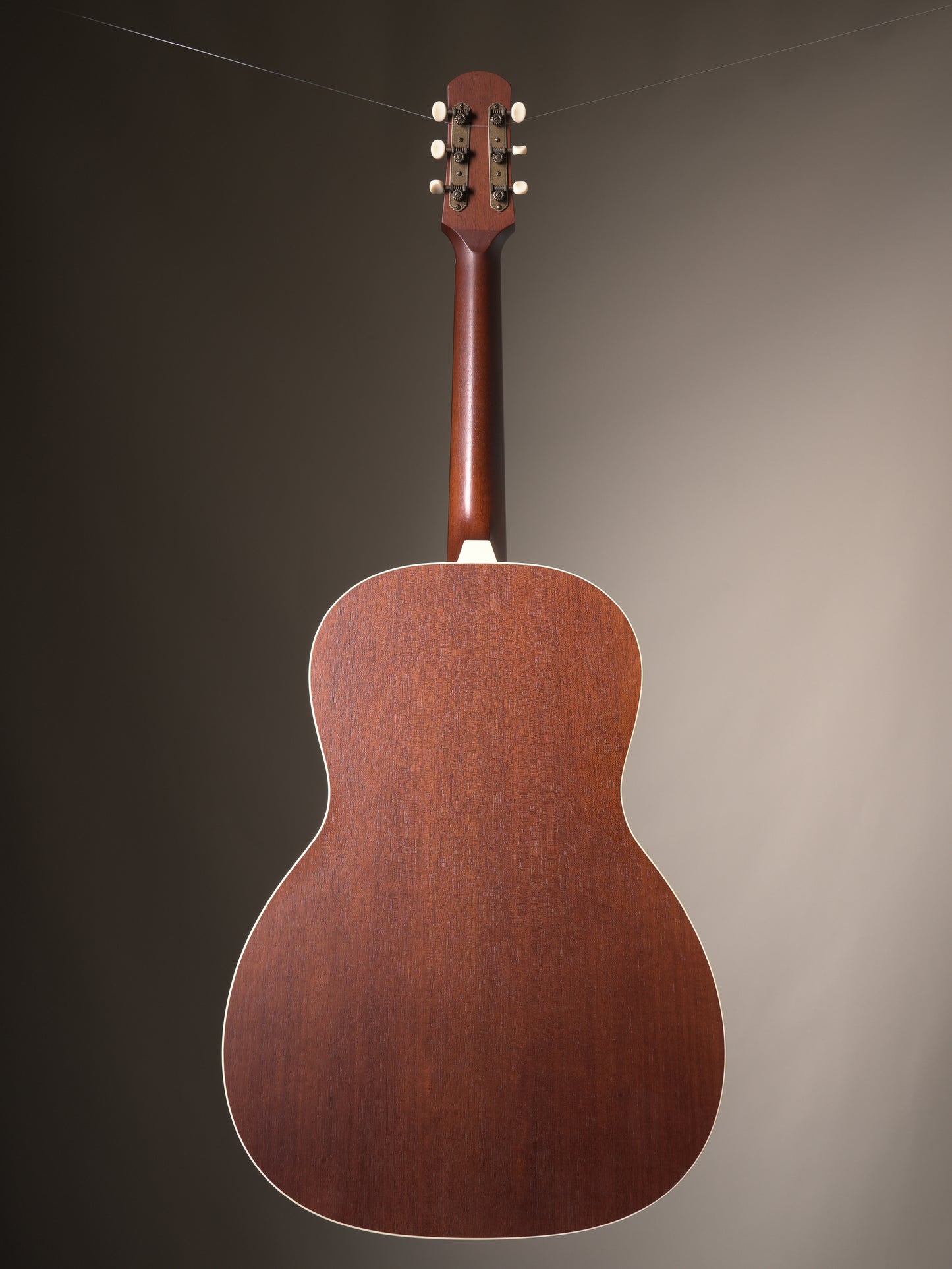 Iris (2025) RCM-000 Acoustic Guitar - Cremona Burst, incl. OHSC
