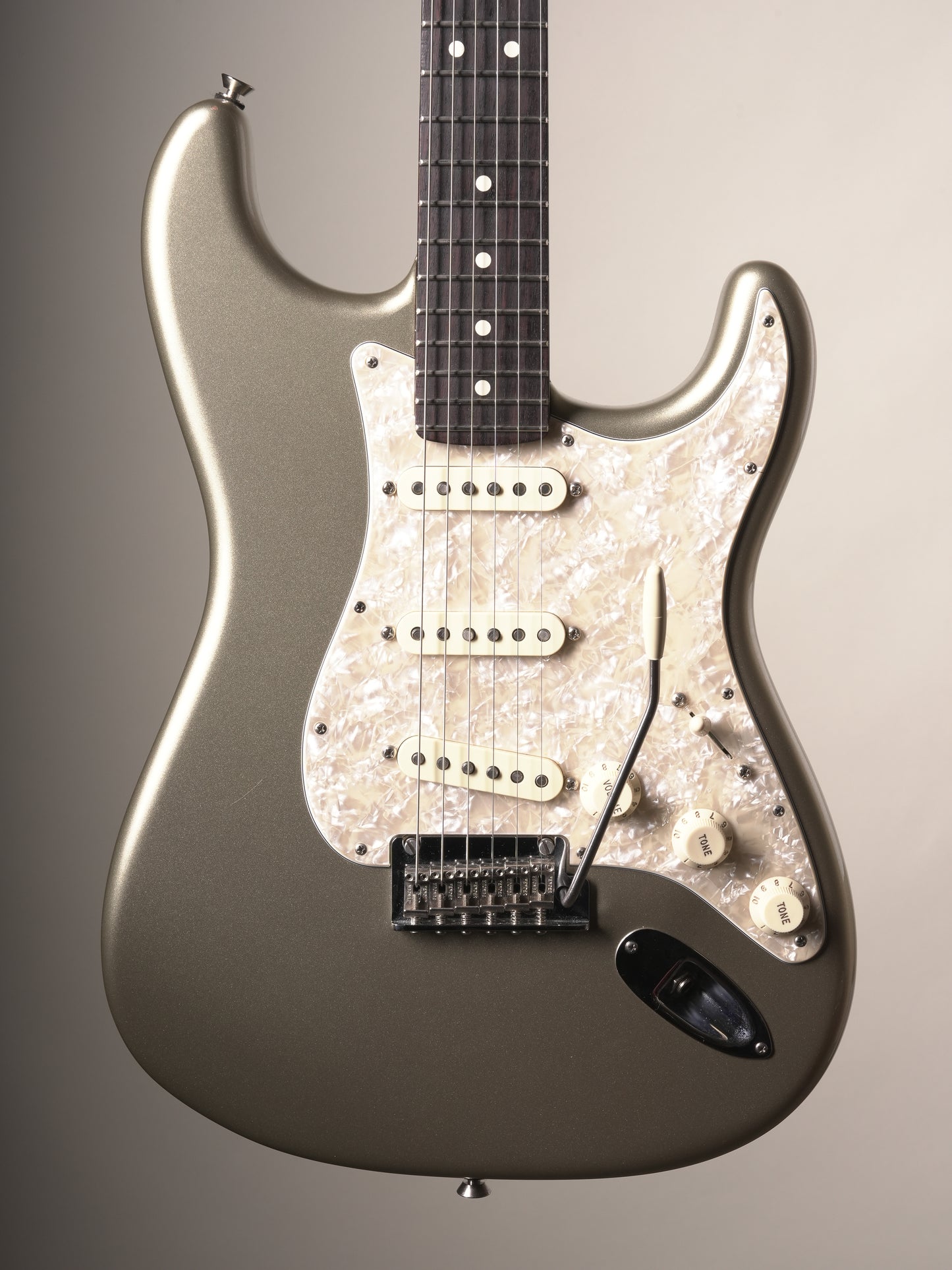 Fender (2018) American Professional Stratocaster Limited Edition Electric Guitar w/ Solid Rosewood Neck - Champagne, incl. OHSC