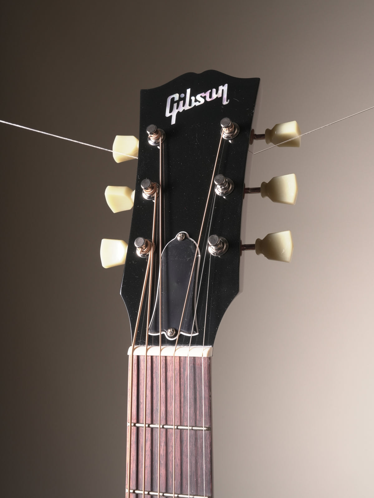 Gibson J-45 Standard Acoustic Electric Guitar - Gold Top, incl. OHSC