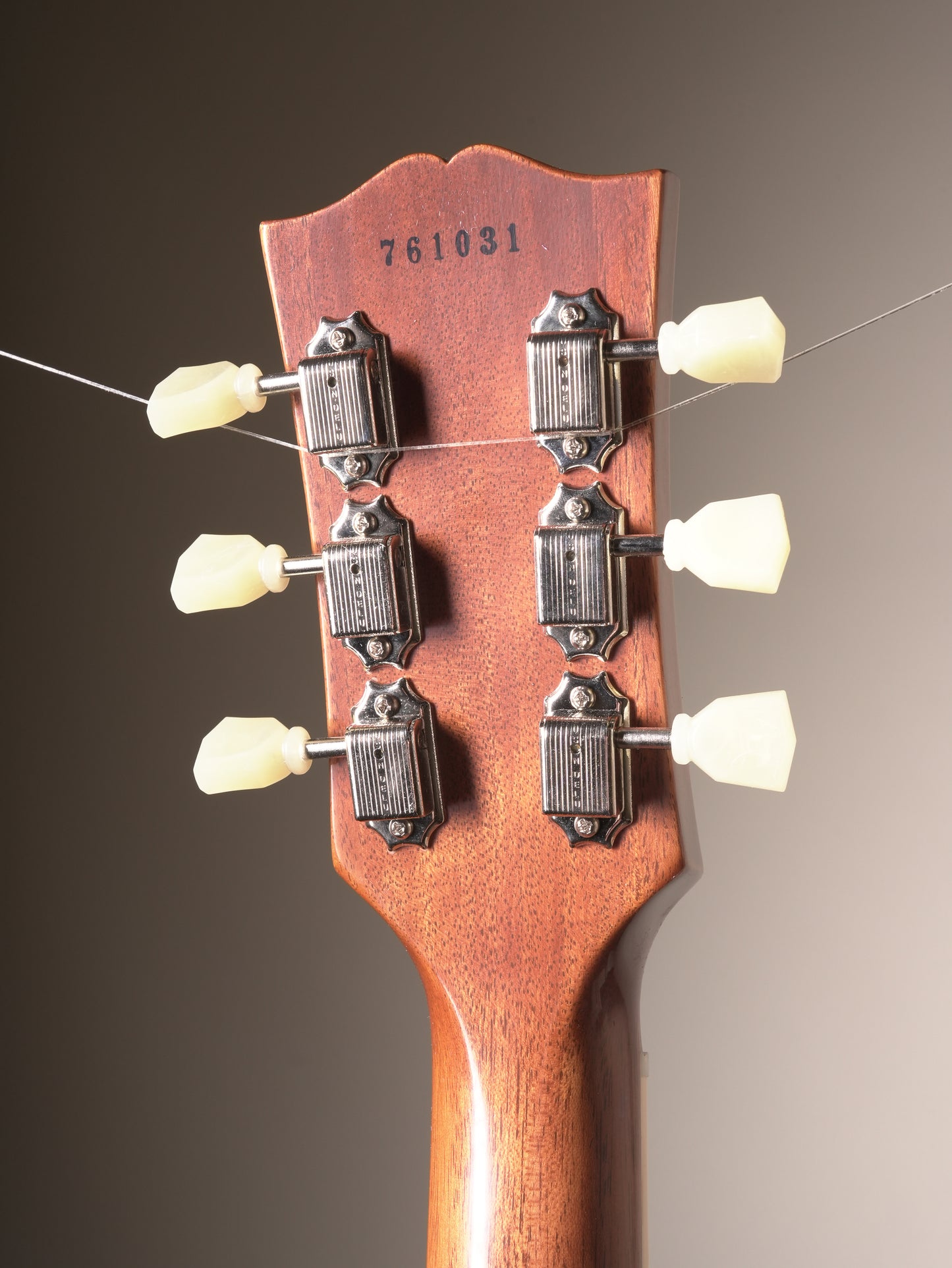 Gibson Custom Shop Limited Edition '57 Les Paul Standard TV Jones Electric Guitar - Gold Sparkle VOS, incl. OHSC