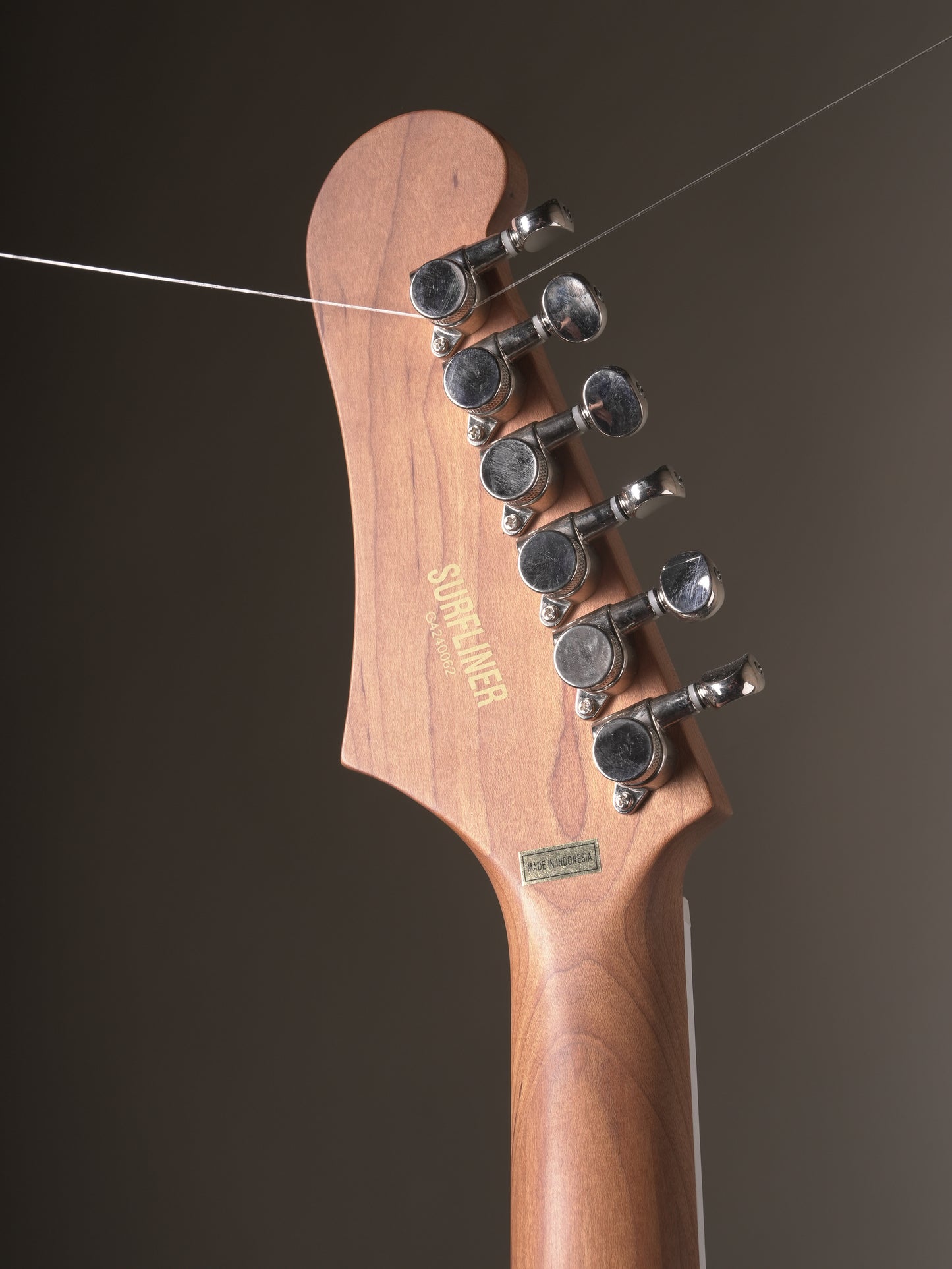 Guild Surfliner Deluxe Electric Guitar - Scarlet Red Metallic