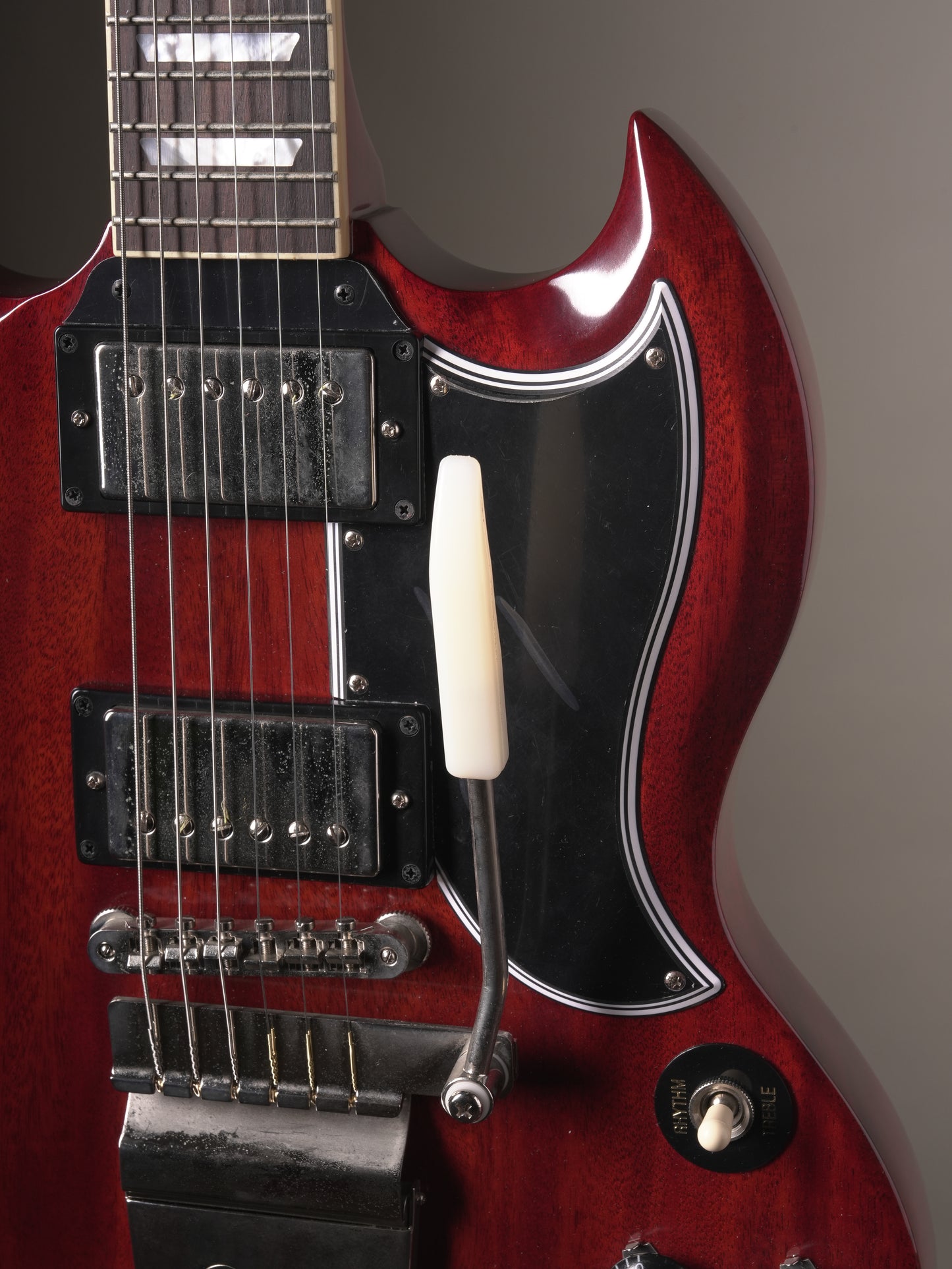 Epiphone (2025) "Inspired by Gibson Custom Shop" 1964 SG Standard Maestro Vibrola - Cherry, incl. OHSC