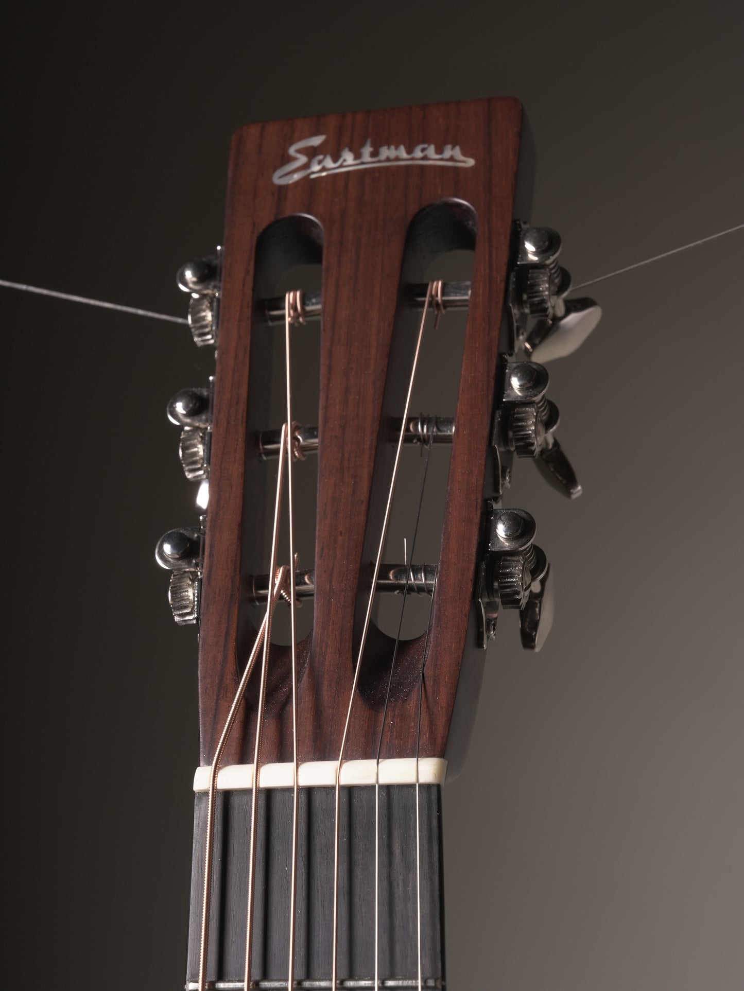 Eastman (2024) E20-00-TC-SB Acoustic Guitar - Antique Sunburst, w/OHSC