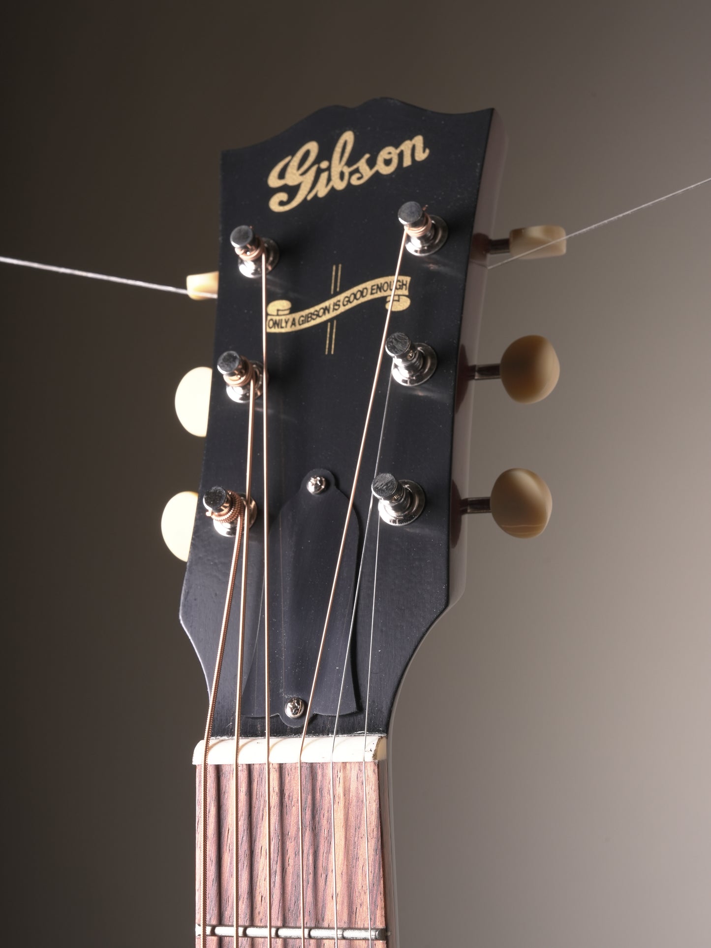 Gibson Custom Shop Historic 1942 Banner LG-2 Acoustic Guitar - Vintage Sunburst VOS w. OHSC